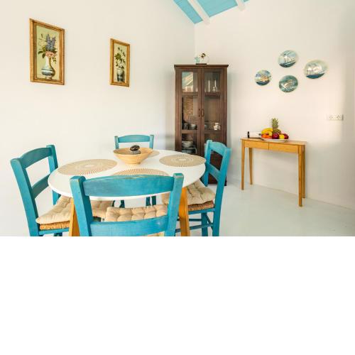 MANI HOLIDAY HOUSE