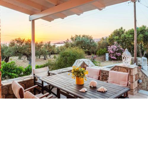 Mani's Aura Seaside-Spacious Summer Retreat