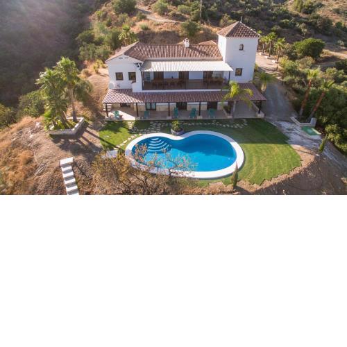 Mansion 7 bedrooms 6 bathrooms private pool heated in cold months and privacy of 5 ha pure nature 'San Jacinto'
