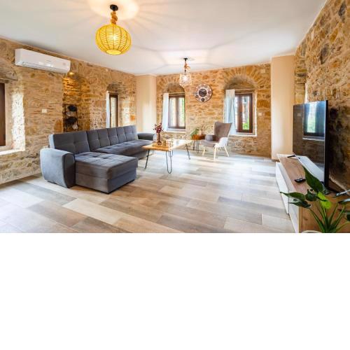 Mantineia Stone Villa-An Ethereal Getaway