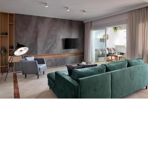 MARBELLA CITY BEACHFRONT WITH SEA VIEW
