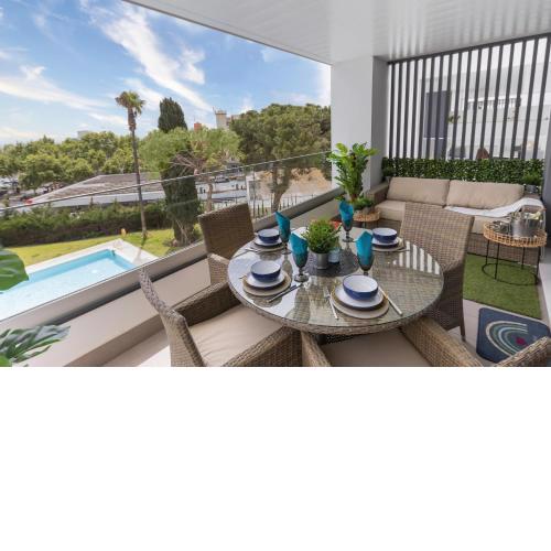 Marbella luxury brand new 2-bedroom apartment, 3 min walk to the beach!