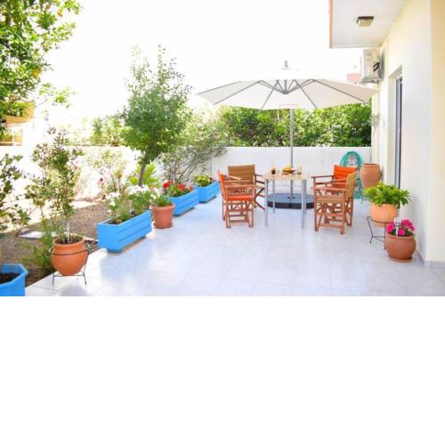 Marble Cool 2-bedroom Down Town Yard House