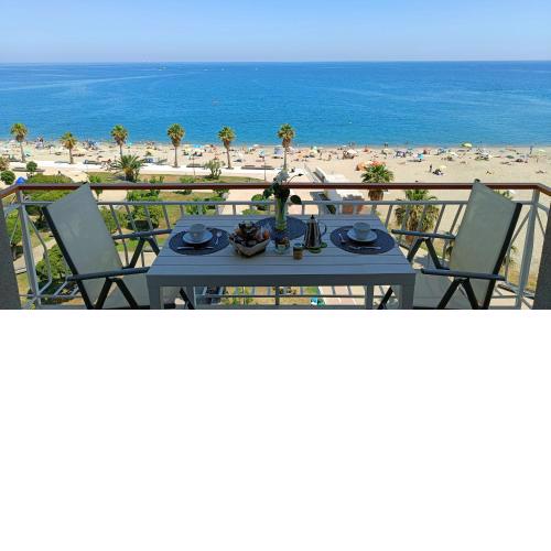 Maremare, really on the Beach, with private parking