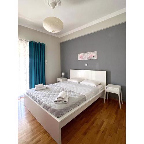 Mario's comfortable local apartment, next to metro station, close to Acropolis