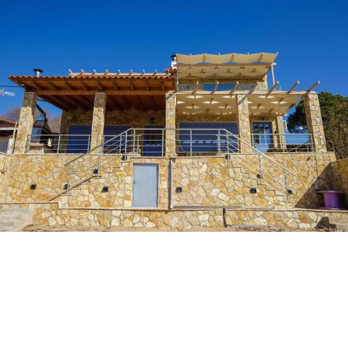 Maritinas Stone House & Apartment On The Beach - Happy Rentals