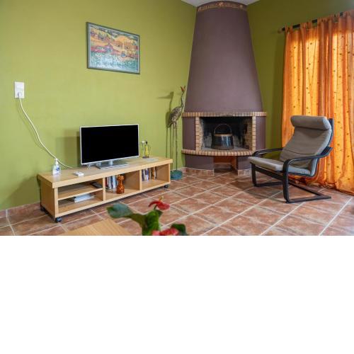 Mary's Paradise Apartment with panoramic sea view to Kakia Thalassa and Daskalio