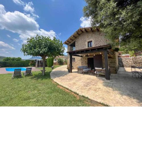 Masia with pool and beautiful views near Girona