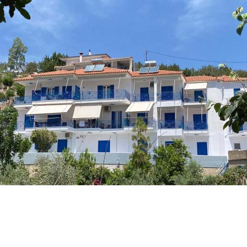 Matina Apartments Tyros