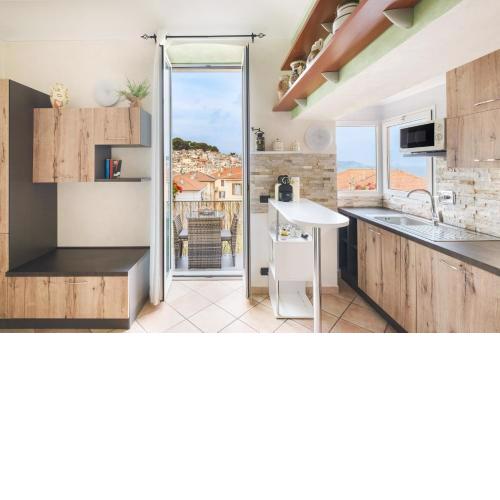 Matty's Home - Center - SEA View - FREE PARKING - Strategic area