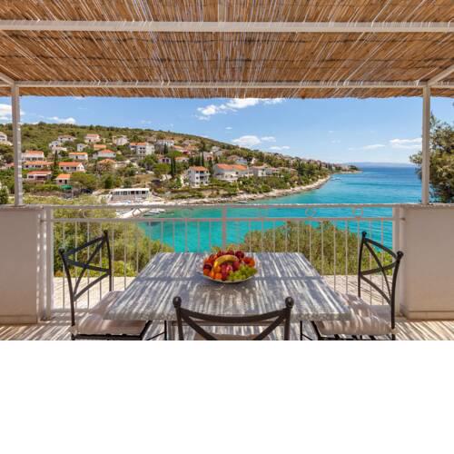 Mavarstica Villa Sleeps 14 with Air Con and WiFi