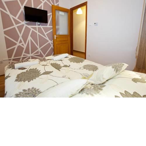 Maya-Kolcsey apartman