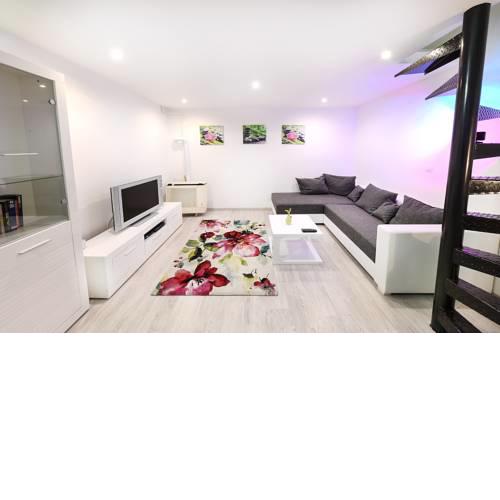 Mayflower Downtown Apartment