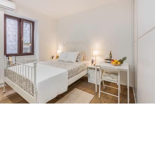 Mediterranean Vintage Room