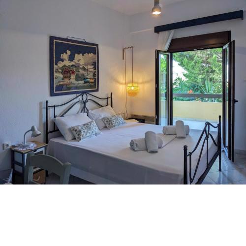 Melina Apartments - Bright Holiday Apartment in Nikiti