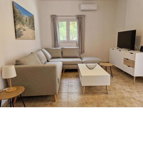 MemRo Village House