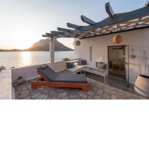 Menori Luxury Suites-Villa Athina