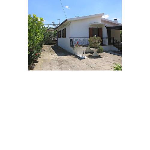 Merly-Villa 250mt dal mare