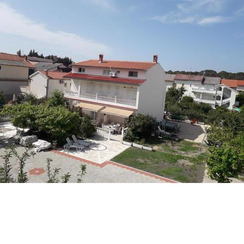 Meta House-max16 Pers by City Rab with Pool