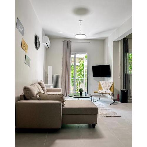 Metro Chic Haven: Modernized Urban Studio near the Tram