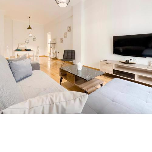 Mezonos Modern 65sqm apt in Athens
