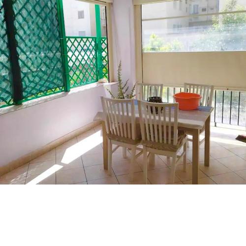 Mezzanino con patio e archi a vela