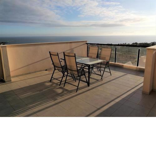 MH09: 2 bed, 2 bath apartment, Mojon Hills, wonderful seaviews