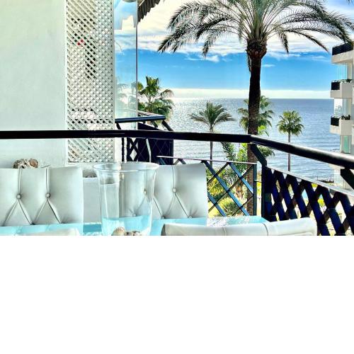 MI CAPRICHO Beachfront 3- 6 Apartment with sea view
