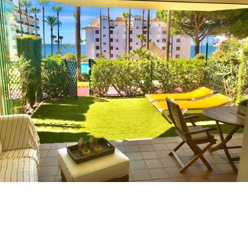 MI CAPRICHO, Beachfront, Grownfloor, Private Garden & Terrace