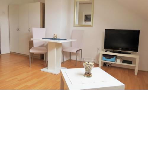Mia Airport studio apartment