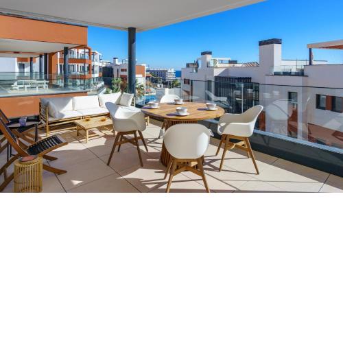 Middel Views Apartment with pool Ref 66