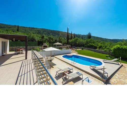 Mihatovici Villa Sleeps 6 Pool Air Con WiFi