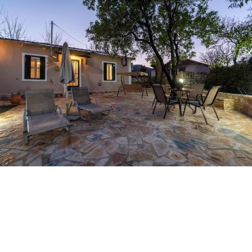 Mika's Valley View House
