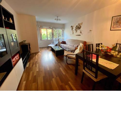 Mike´s apartment. Parking y piscina