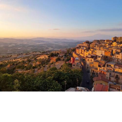 Mineo Townhouse with incredible views of Mt Etna