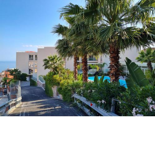 MINERVA LUXURY TOWN CENTER , POOL AND PARKING