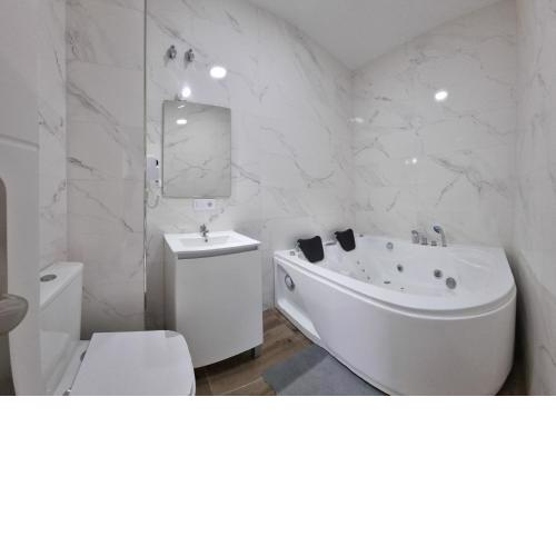 Mini Estudio JACUZZI DOBLE SEVILLA "POLIGONO INDUSTRIAL"