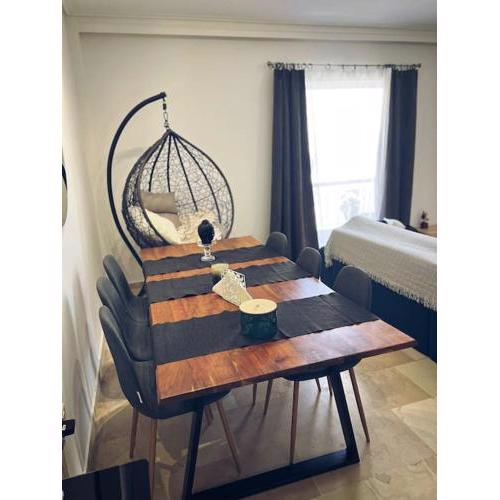 Minimal 3BR Apartment in Athens