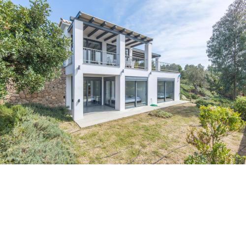 Minimal Sea View Maisonette