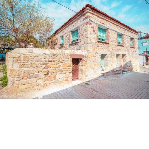 MINIQ HOMES 104 - The Luxurious Stone Retreat