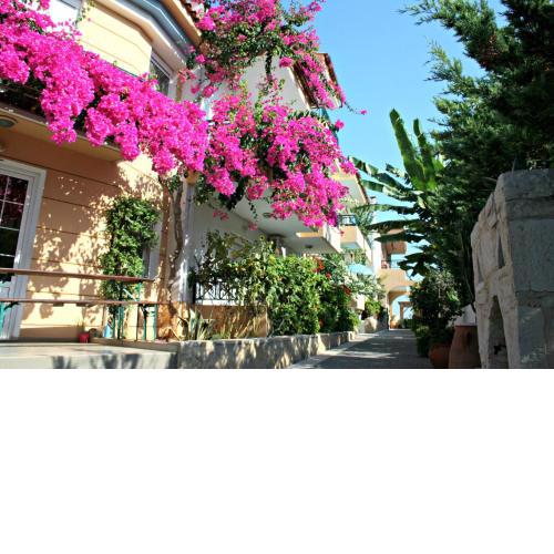 Minoica Beach Apartments
