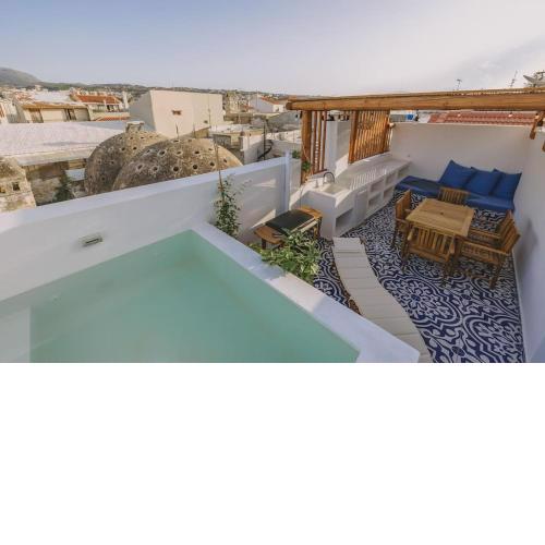 Minoos Residence with roof pool