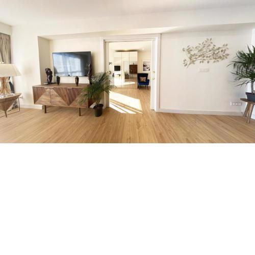 Miramar Exclusive flat, free parking, 3 double rooms, terrace, completely new