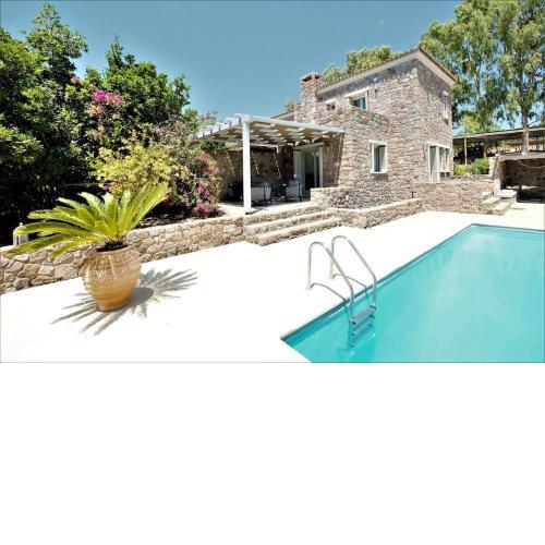Miss Valentina-Modern Stone Villa in Aegina