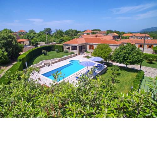 Mitrovici Villa Sleeps 8 Pool Air Con WiFi