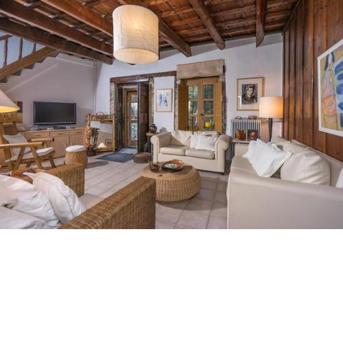 MK Cottage With Breakfast and Jacuzzi