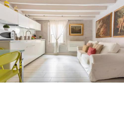 MMeSuite Arena di Verona by Maisonme Collection