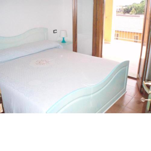 Modern 1bed apartment(sleep 4)sea view only 700mt from sea