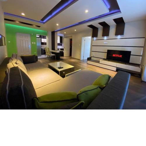Modern 1BR Apartment with Garden View & Free street parking