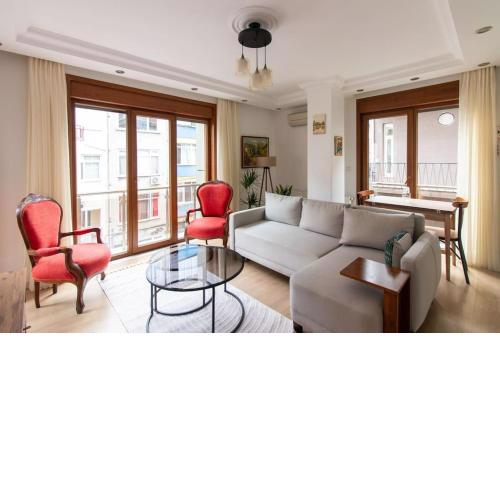 Modern 1BR Flat in Newly Built Gem in Moda!